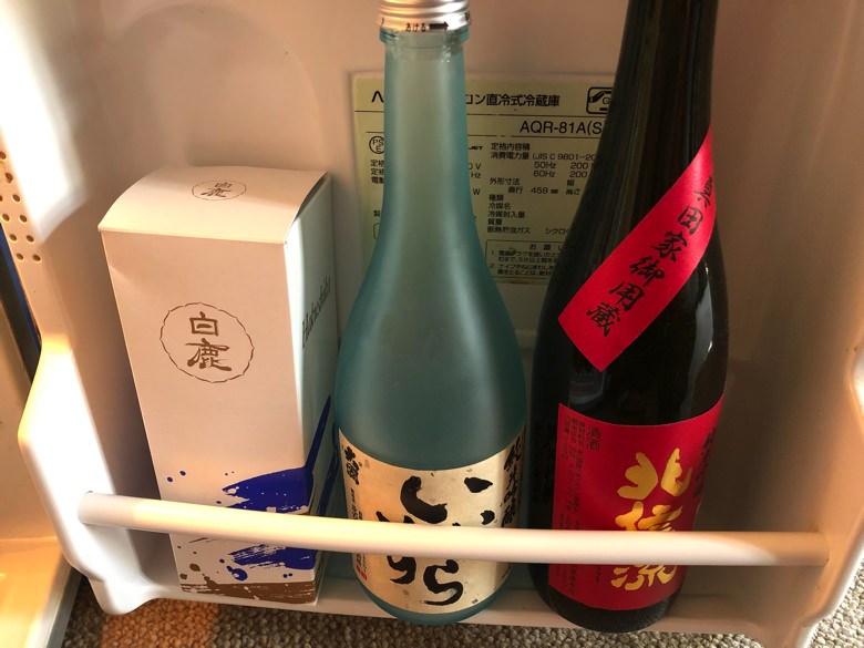 冷蔵庫に並べたお酒（箱入り1本・瓶2本）