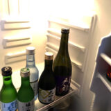 日本酒が保存された冷蔵庫の中