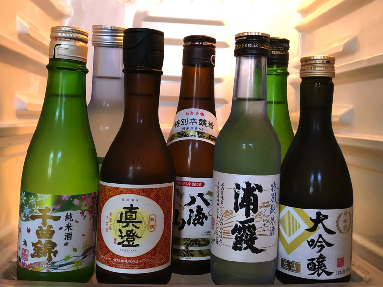 冷蔵室に並んだ日本酒たち